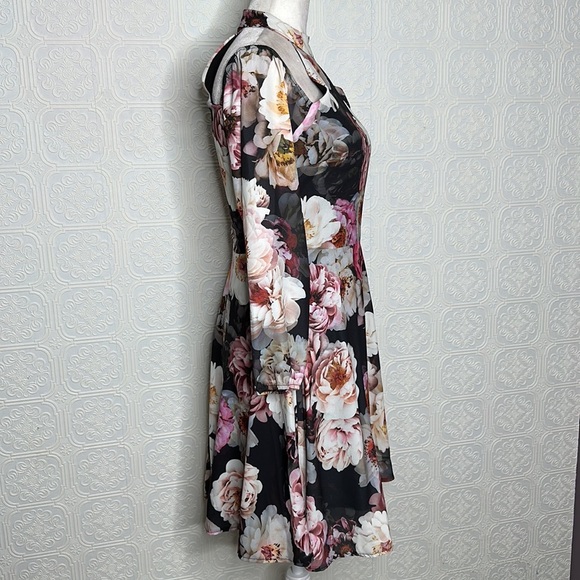 JESSICA WRIGHT | by SisterGlam VIOLET MULTICOLOUR FLORAL DRESS w/ Cold S… - Picture 6 of 16